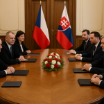Národ, který dokáže být silný uvnitř a moudrý navenek, je národem, který si zachová čest i svobodu.